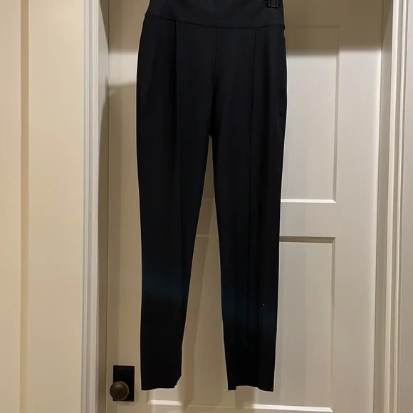 Elegant Black Cropped Pants - Picture 6 of 9